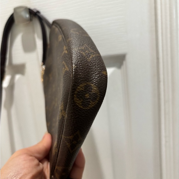 Louis Vuitton Pochette Monogram - Picture 5 of 7